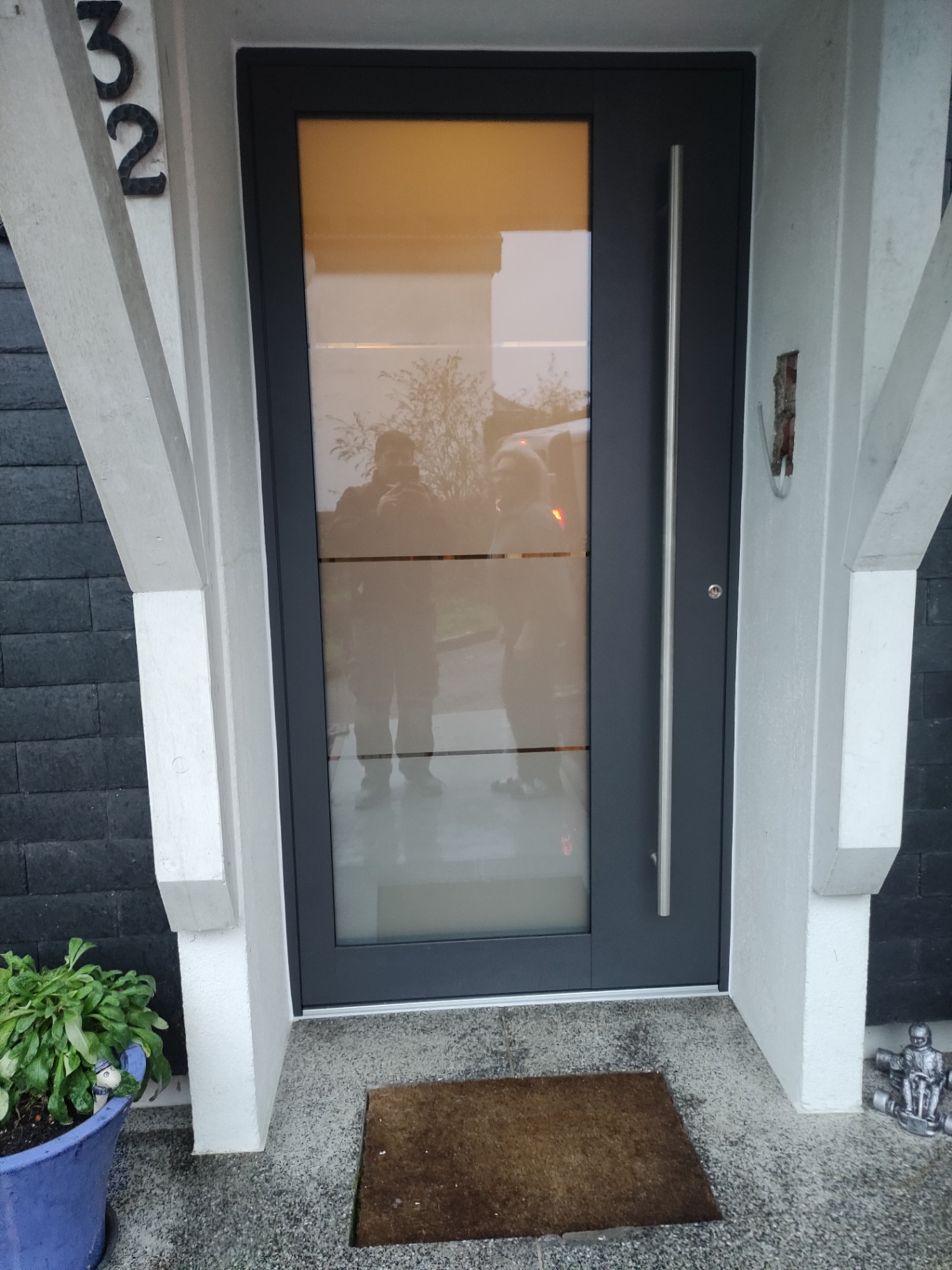 Moderne Aluminium-Haustür mit Glasfüllung